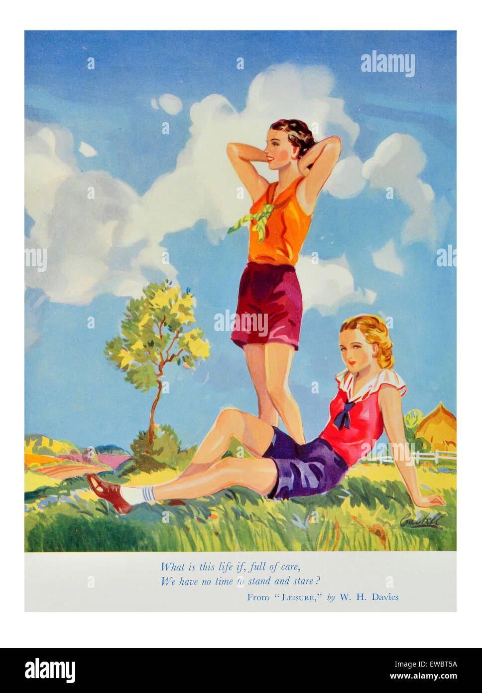 Zwei Frauen in Shorts den Sommer geniessen auf dem Land Stockfoto
