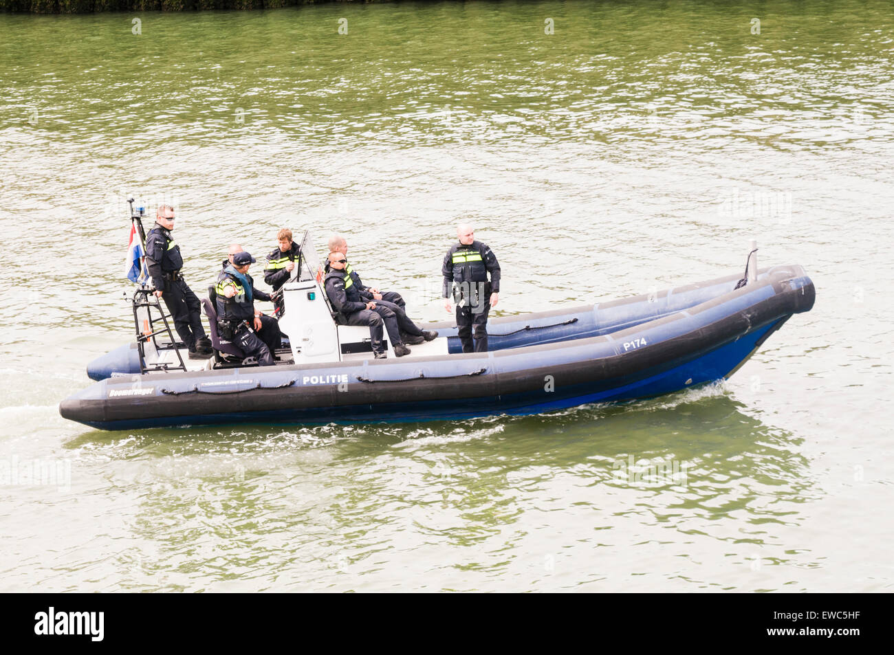 Niederlande-Polizei (Politie) in einer Rippe auf einem marine-Event. Stockfoto