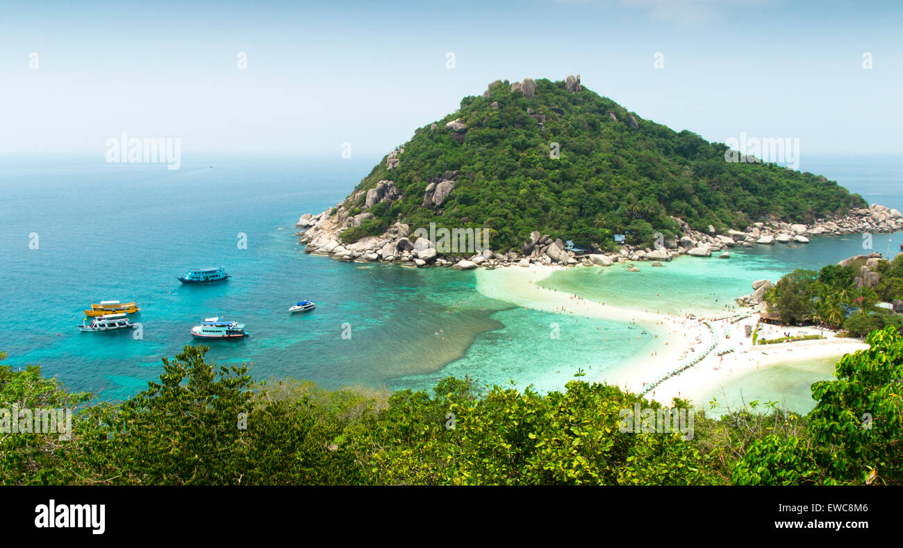 schöne Natur der Inseln Koh Tao und Koh Nangyuan in Thailand. Tauchparadies mit klaren Meerwasser und Traumstrand Stockfoto