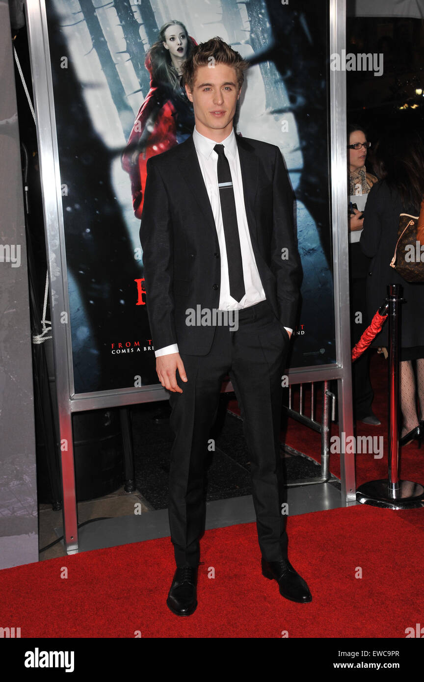 LOS ANGELES, CA - 7. März 2011: Max Irons an der Los Angeles premiere seines neuen Films "Red Riding Hood" in Grauman Chinese Theatre in Hollywood. Stockfoto