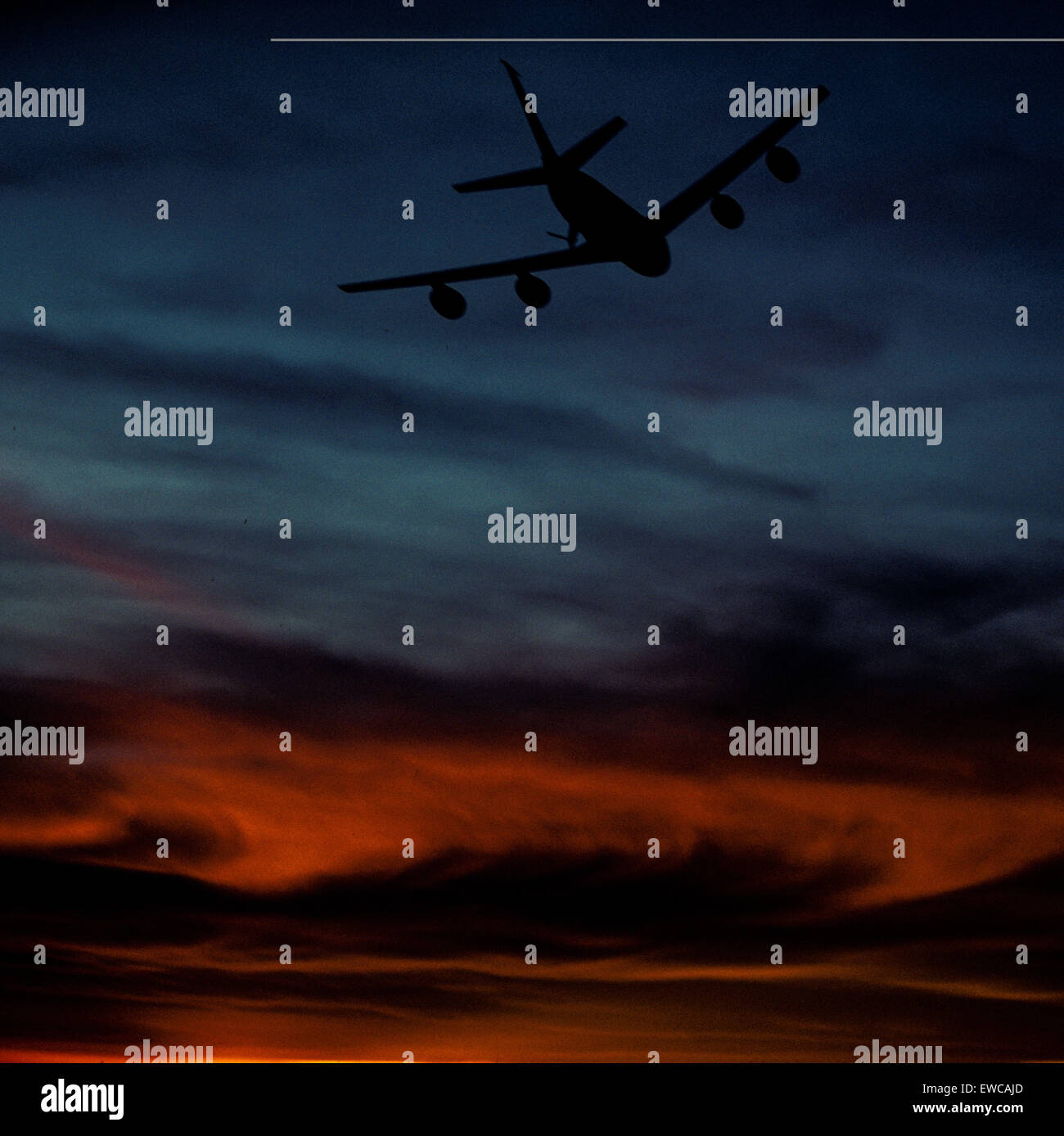 10. Oktober 2013 - USAF KC-135R. Die KC-135 Stratotanker ermöglicht es Kern aerial Betankung für die United States Air Force und hat in dieser Funktion seit mehr als 50 Jahren übertroffen. Diese einzigartige Anlage erhöht die Luftwaffe Fähigkeit, seine Primärmission von globaler Reichweite zu erreichen. Es unterstützt auch Luftaufnahmen Betankung, Luftwaffe, Marine, Marine Corps und Flugzeuge der Alliierten Nation. Die KC-135 ist auch in der Lage, den Transport von Abfall und ambulante Patienten mit Patienten unterstützen Paletten während aeromedical Evakuierungen. Features.Four Turbofan, unter 35 Grad gepfeilten Flügeln, macht t montiert Stockfoto