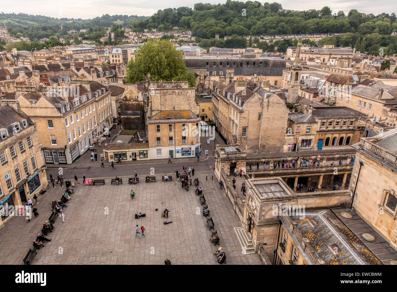 Blick auf den Platz, Blick nach Süden vom Dach des Bath Abbey aus dem südlichen Querschiff Stockfoto