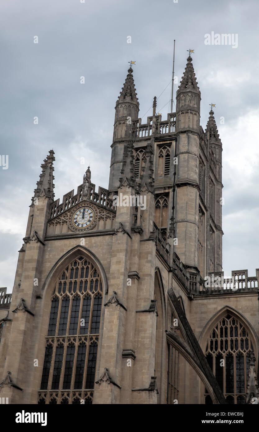 Nord Trancept der Abteikirche von Bath im Bad zeigt die Uhr um 12:00 Uhr Stockfoto