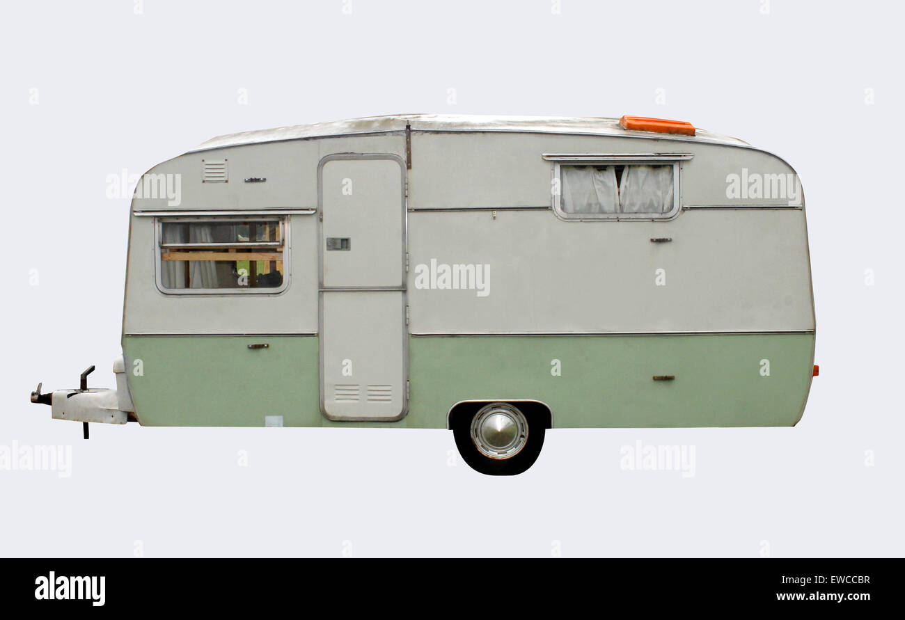 60er Jahre Stil Retro-Wohnwagen mit Beschneidungspfad isoliert. Stockfoto