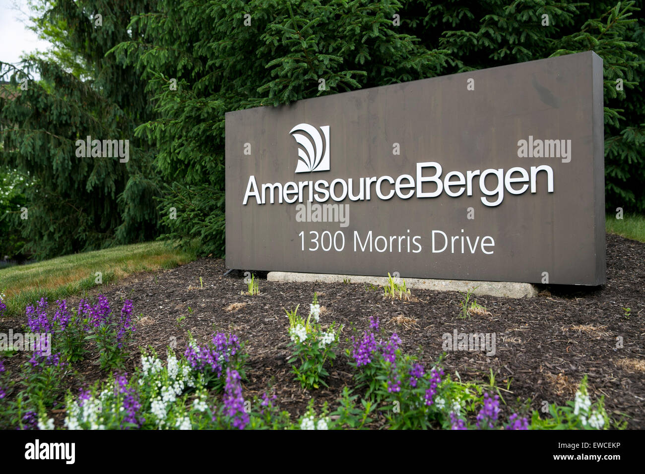 Ein Logo Zeichen außerhalb der Hauptsitz der AmerisourceBergen in Chesterbrook, Pennsylvania. Stockfoto
