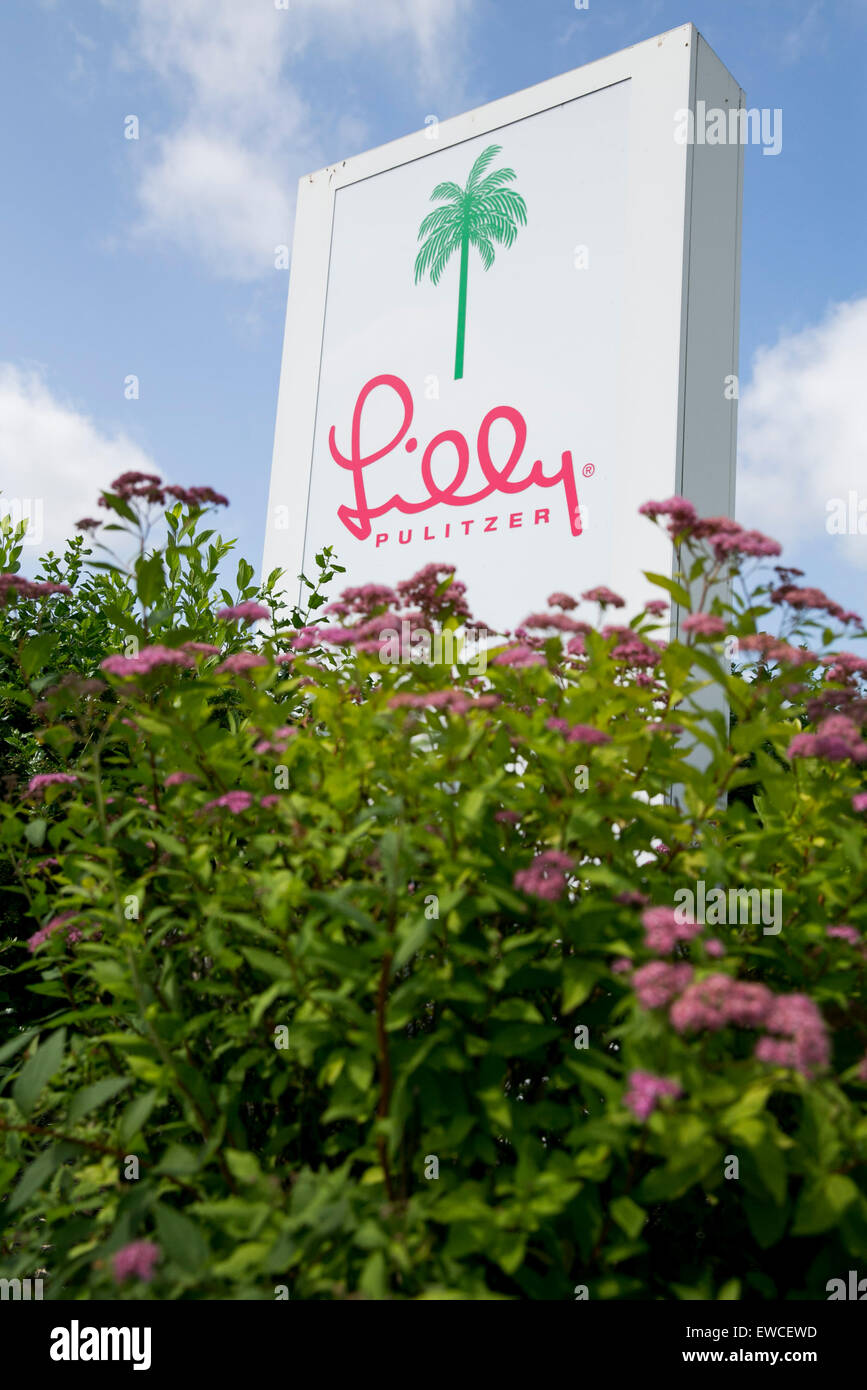 Ein Logo-Zeichen außerhalb der Sitz der Kleidung Marke Lilly Pulitzer in King Of Prussia, Pennsylvania. Stockfoto