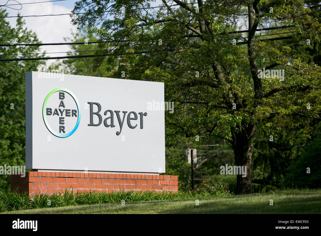 Ein Logo Zeichen außerhalb einer Einrichtung von Bayer in Morris Township, New Jersey besetzt. Stockfoto