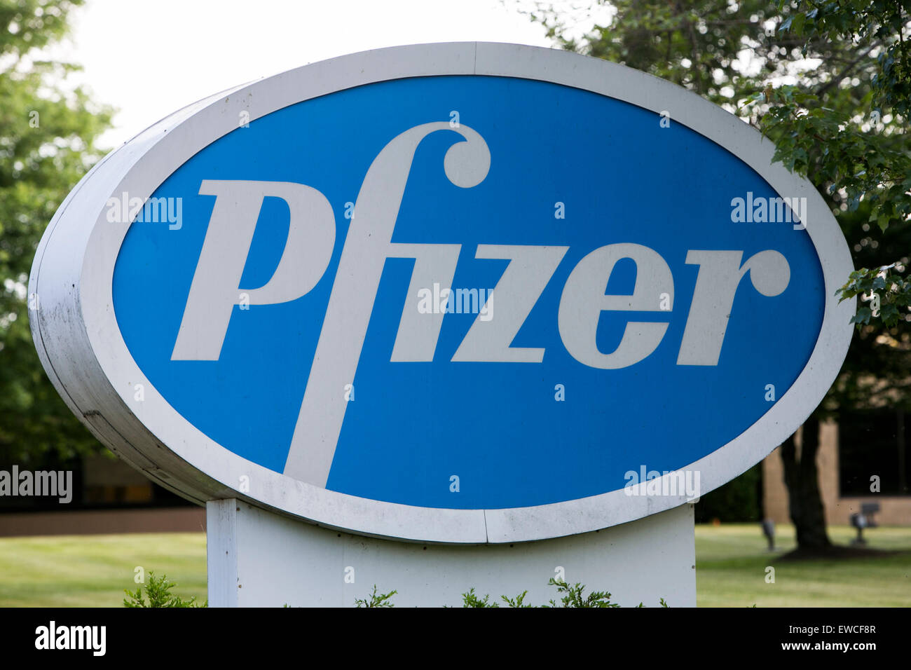 Ein Logo Zeichen außerhalb einer Einrichtung von Pfizer, Inc., in Parsippany, New Jersey besetzt. Stockfoto