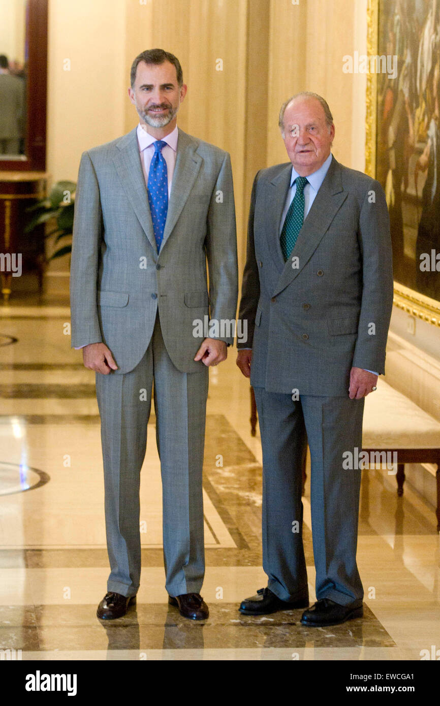 Spanische König Felipe VI und sein Vater König Juan Carlos die Schirmherrschaft der COTEC-Stiftung in Madrid, Spanien, am 22. Juni 2015 teilnehmen. / picture Alliance Stockfoto