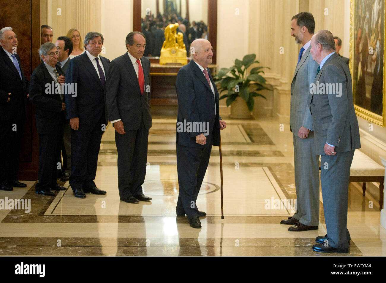 Spanische König Felipe VI und sein Vater König Juan Carlos die Schirmherrschaft der COTEC-Stiftung in Madrid, Spanien, am 22. Juni 2015 teilnehmen. / picture Alliance Stockfoto