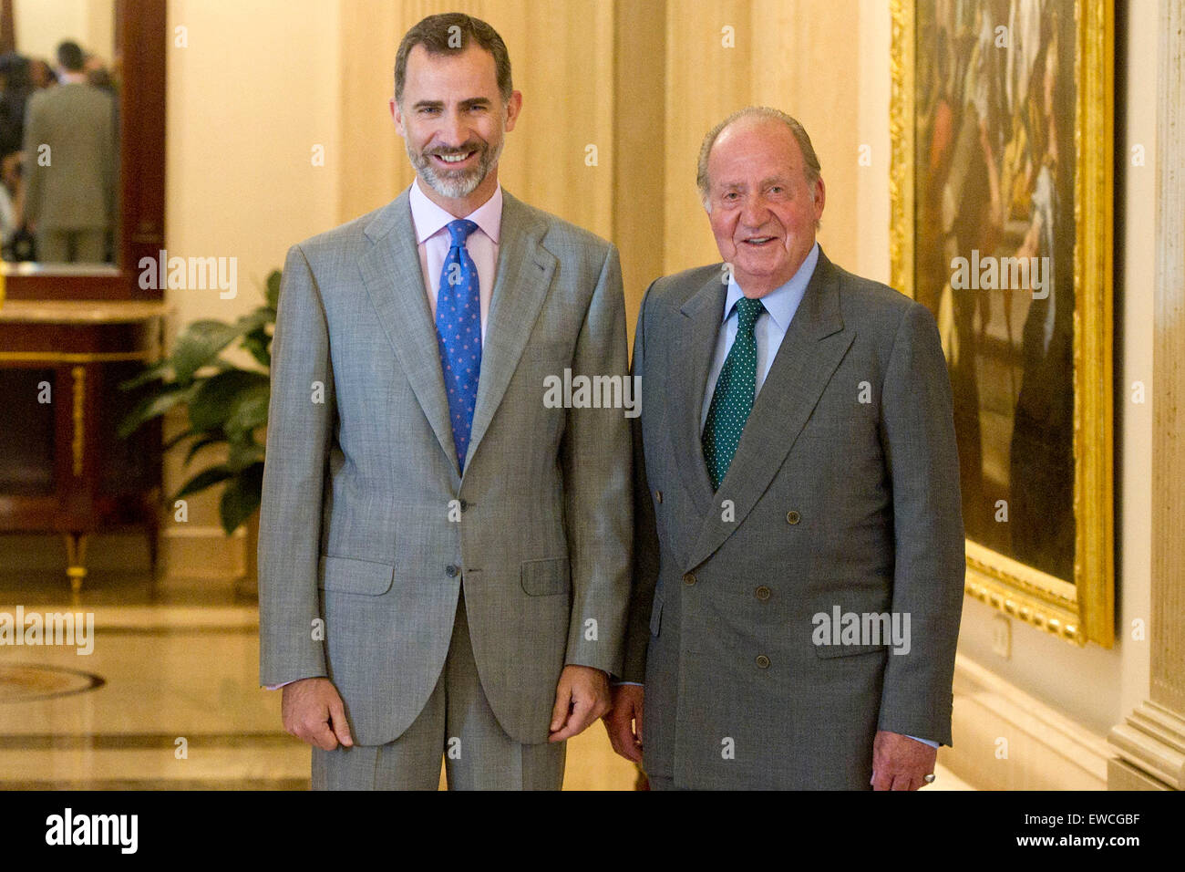 Spanische König Felipe VI und sein Vater König Juan Carlos die Schirmherrschaft der COTEC-Stiftung in Madrid, Spanien, am 22. Juni 2015 teilnehmen. / picture Alliance Stockfoto