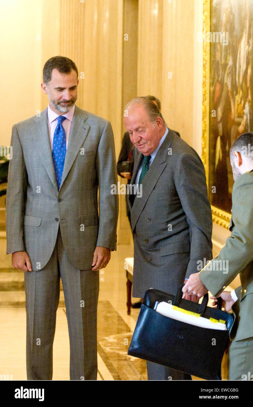 Spanische König Felipe VI und sein Vater König Juan Carlos die Schirmherrschaft der COTEC-Stiftung in Madrid, Spanien, am 22. Juni 2015 teilnehmen. / picture Alliance Stockfoto