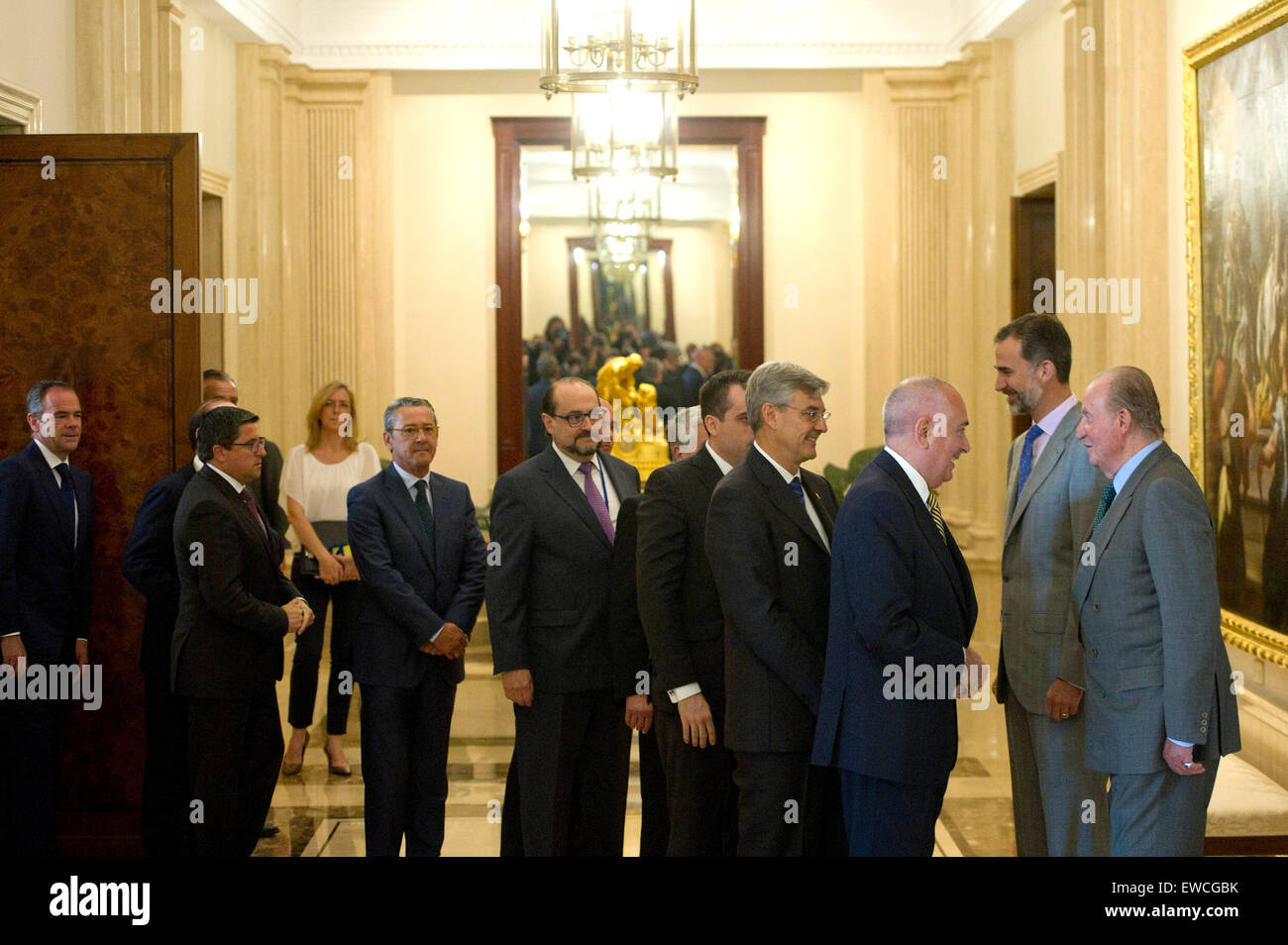 Spanische König Felipe VI und sein Vater König Juan Carlos die Schirmherrschaft der COTEC-Stiftung in Madrid, Spanien, am 22. Juni 2015 teilnehmen. / picture Alliance Stockfoto