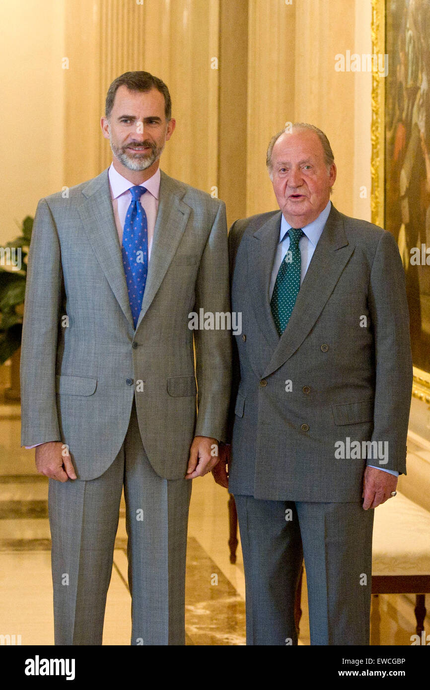 Spanische König Felipe VI und sein Vater König Juan Carlos die Schirmherrschaft der COTEC-Stiftung in Madrid, Spanien, am 22. Juni 2015 teilnehmen. / picture Alliance Stockfoto