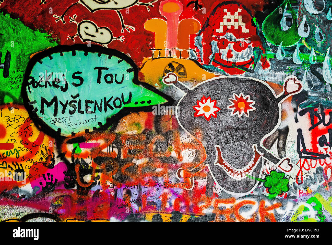 Prag, Tschechische Republik - 21. Mai 2015: Nachricht für suizidale Person auf berühmten John-Lennon-Mauer auf Insel Kampa in Prag Stockfoto