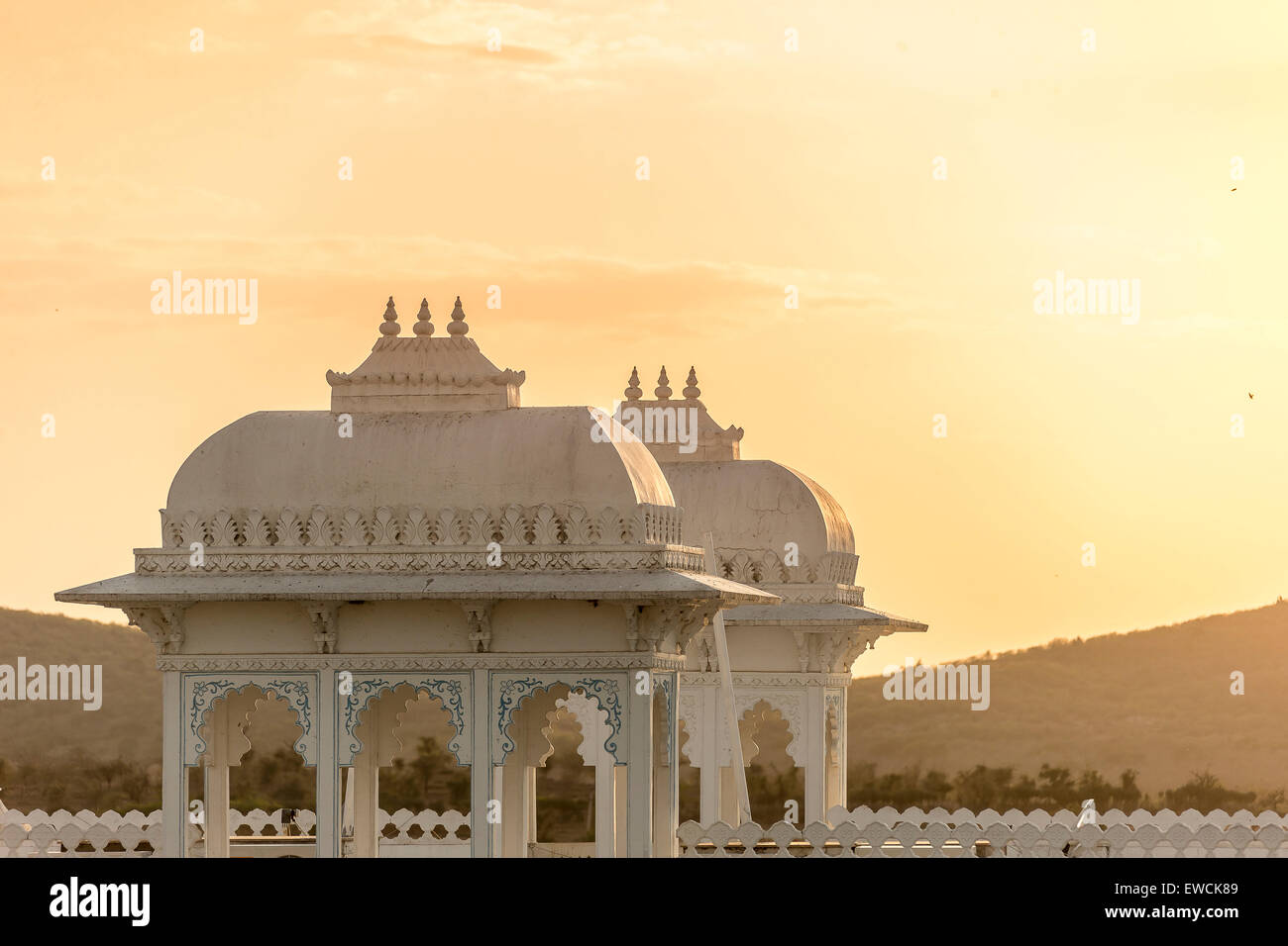 Hotel Nahargarh bei Sonnenuntergang. Rajasthan, Indien Stockfoto