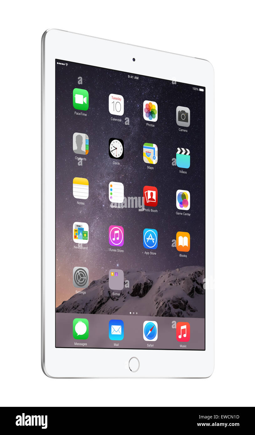 Varna, Bulgarien - 2. Februar 2014: Drehte sich halb Silber Apple iPad Air 2 mit Touch ID Anzeige 8 iOS-Homescreen, entworfen von Stockfoto