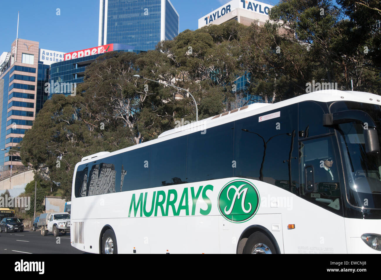 Verkehr in Sydney während morgen Rushhour Richtung Norden auf dem Bradfield Highway gleich hinter der Harbour Bridge, Australien Stockfoto