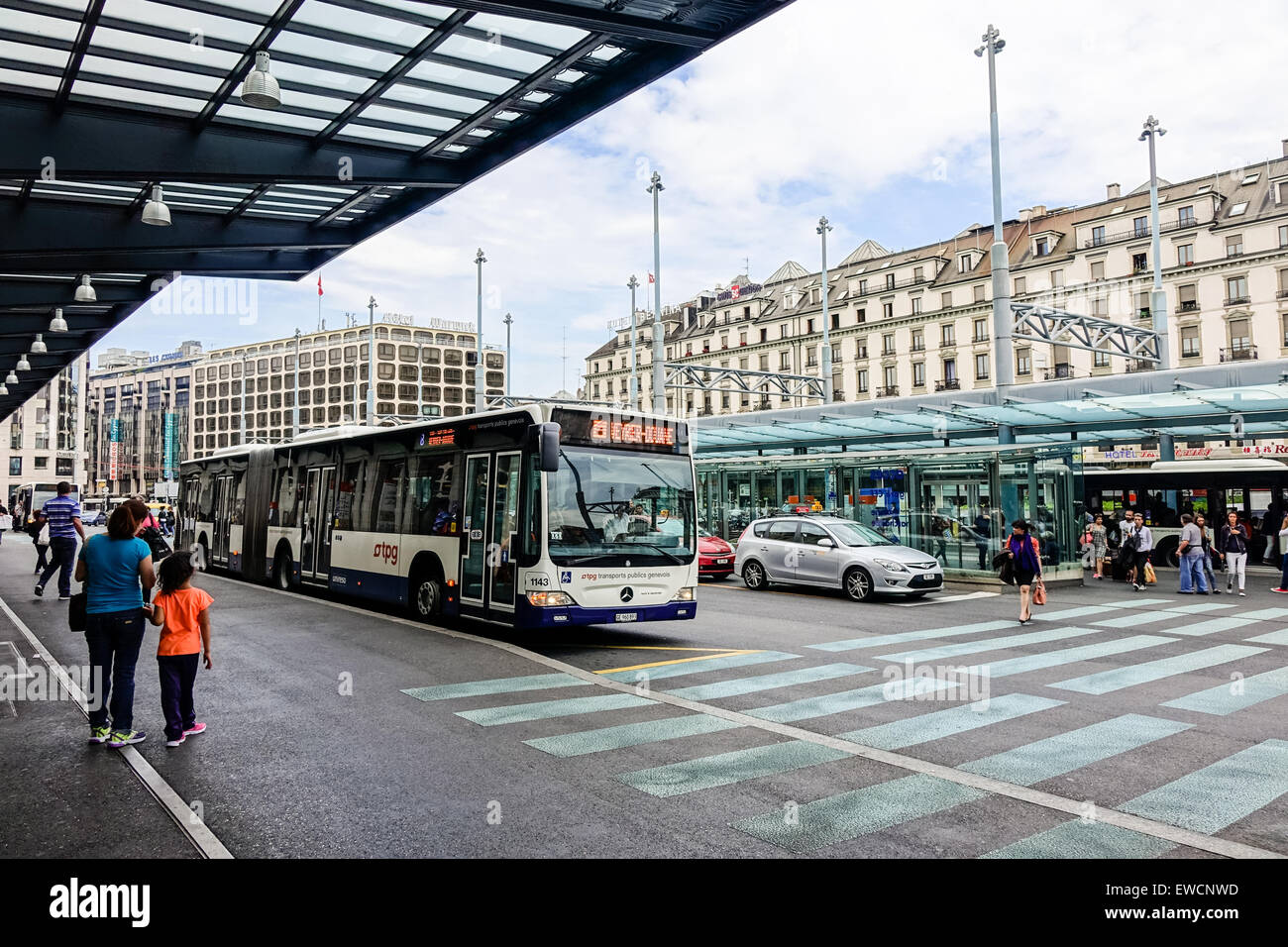 Zug und Tram Station Genf Stockfoto