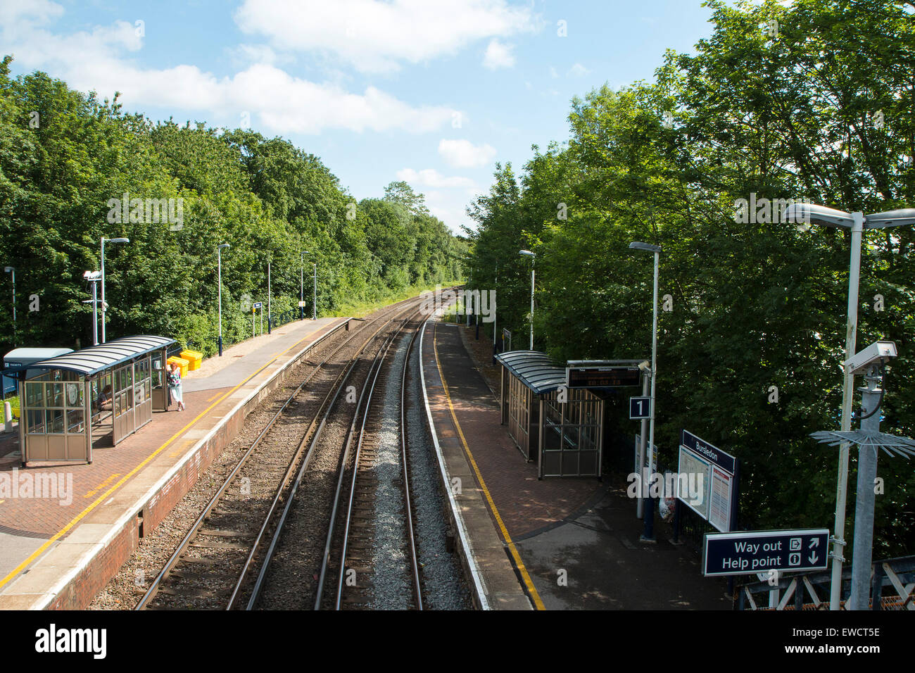 Sehr ruhiger Bahnhof am Bursledon, Southampton, England Stockfoto