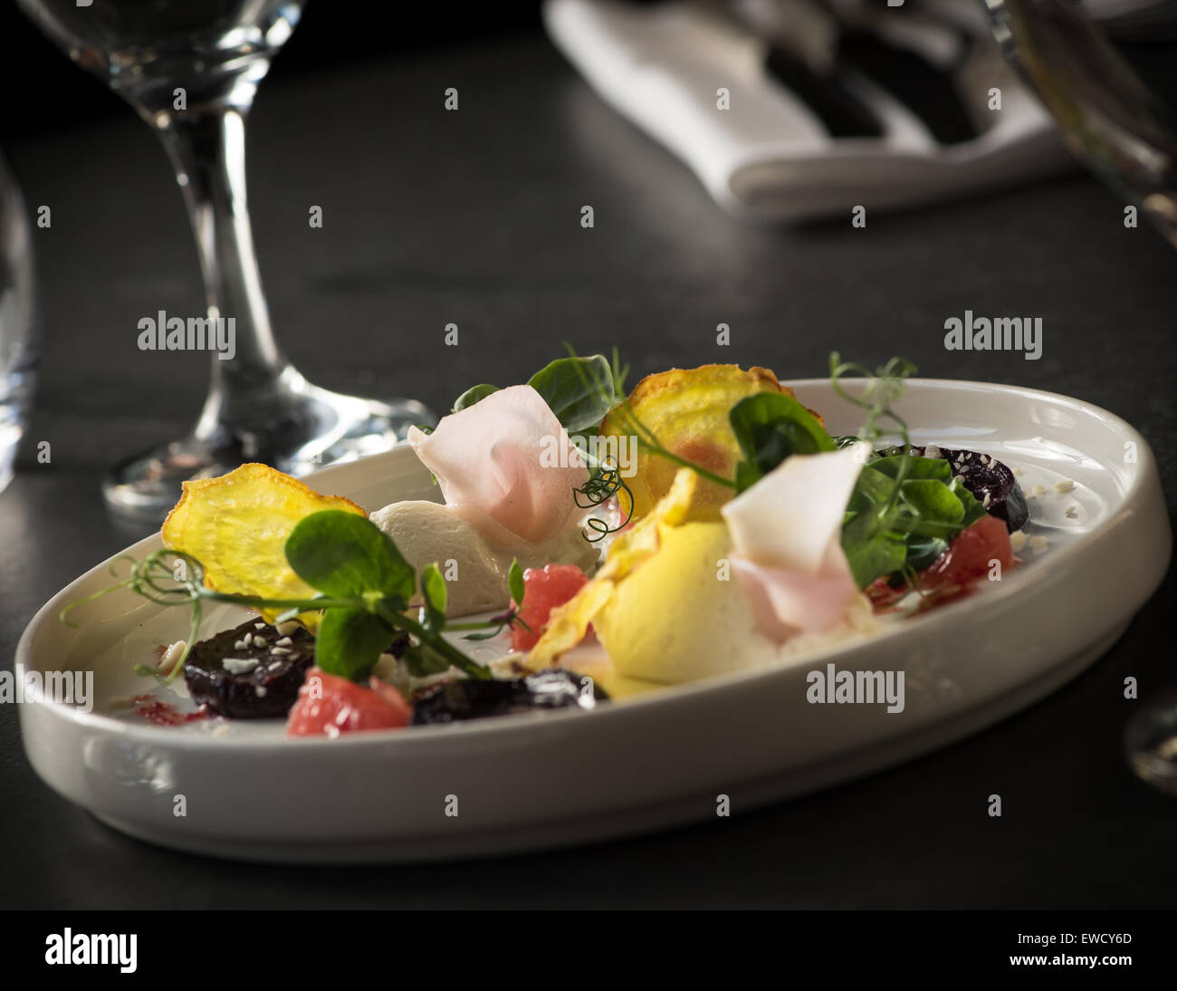 Rote Beete Salat auf dem Tisch Stockfoto