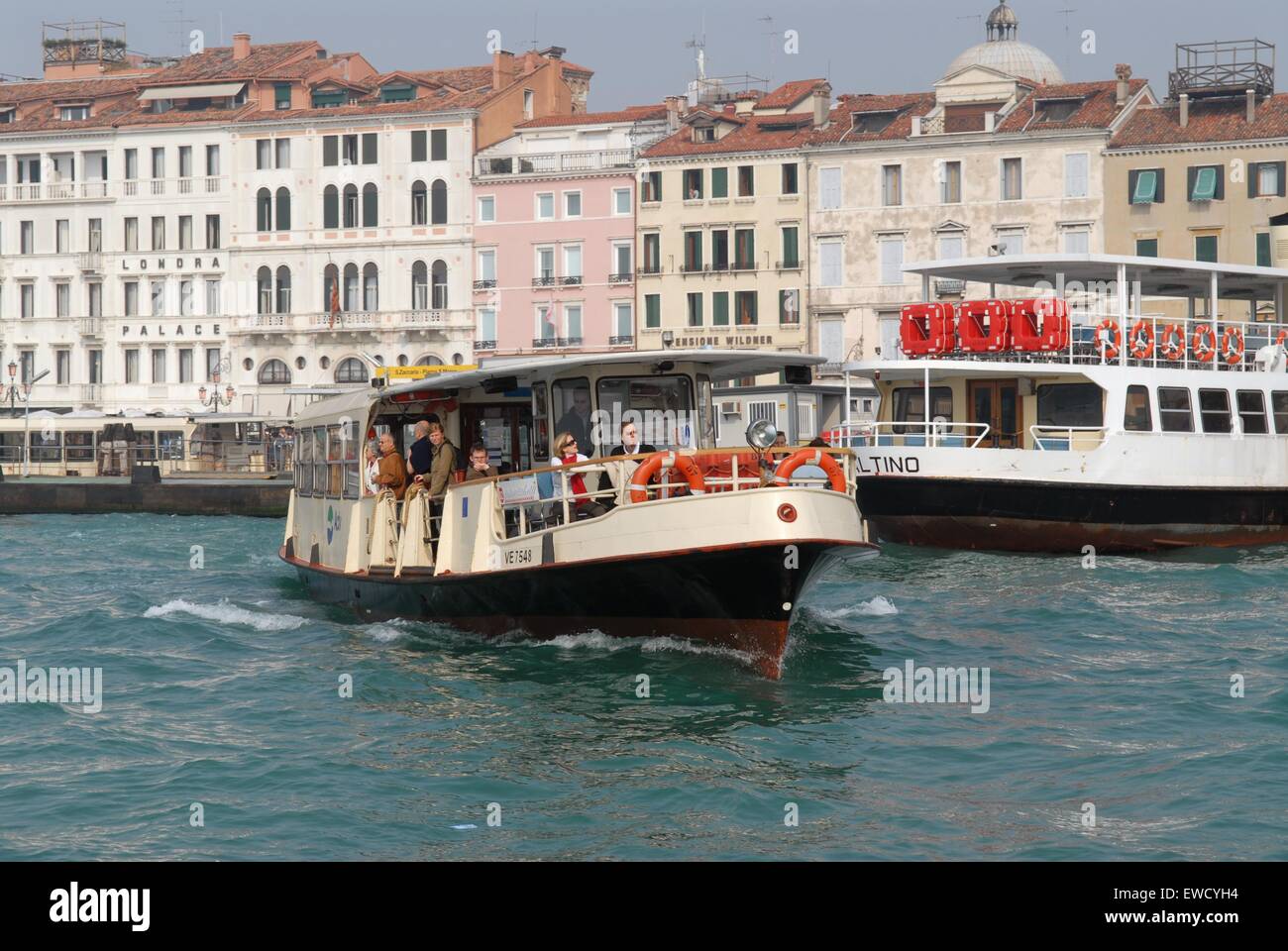 Venedig, ÖPNV-Boote Stockfoto