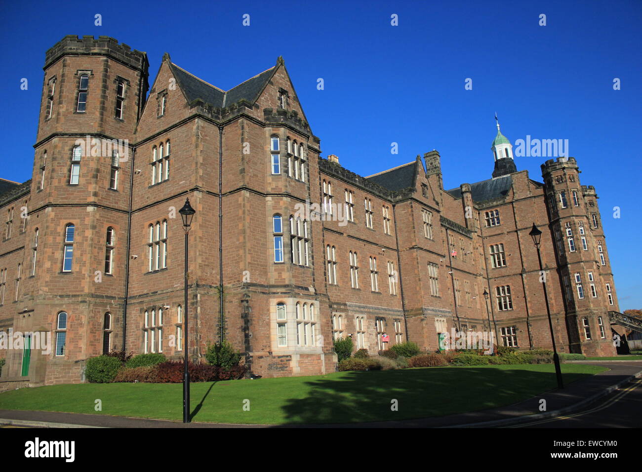 Dundee royal Infirmary in der Sonne Stockfoto