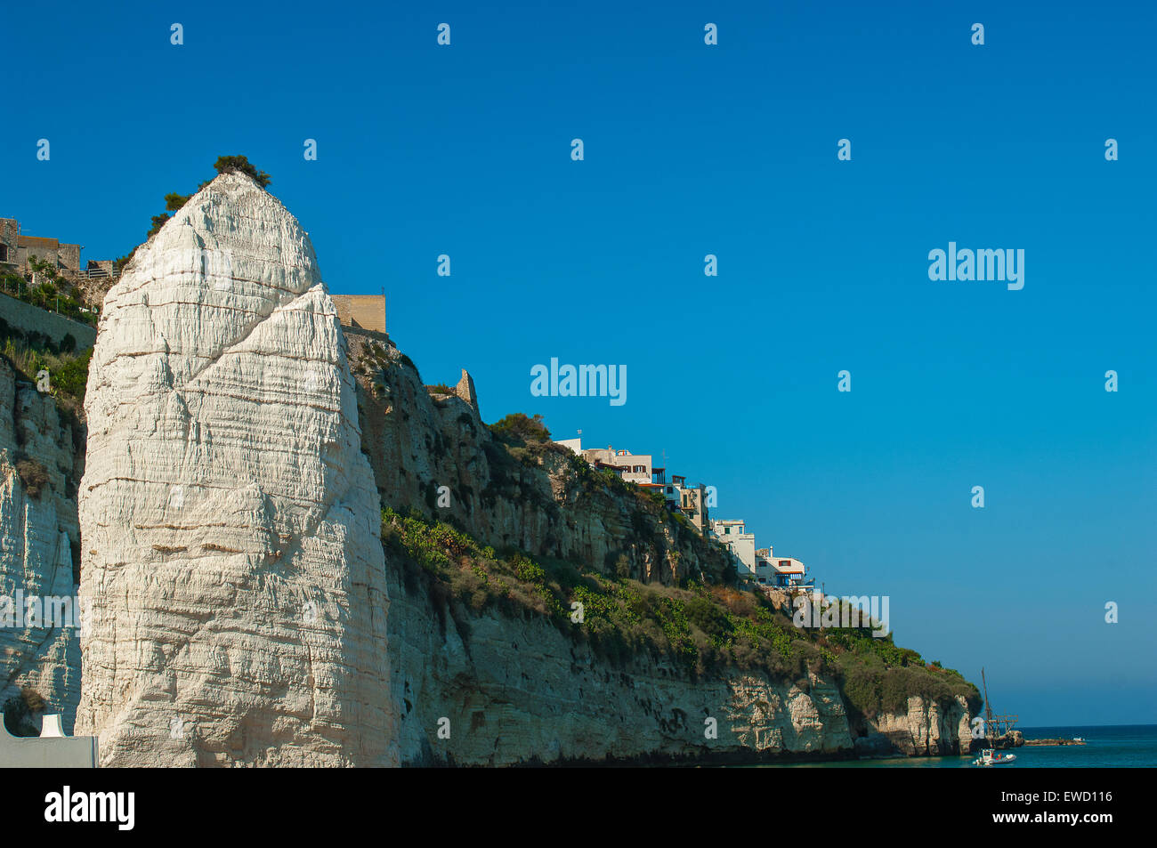 Italien Apulien Gragano Vieste Felsen Pizzomunno und Strand Stockfoto