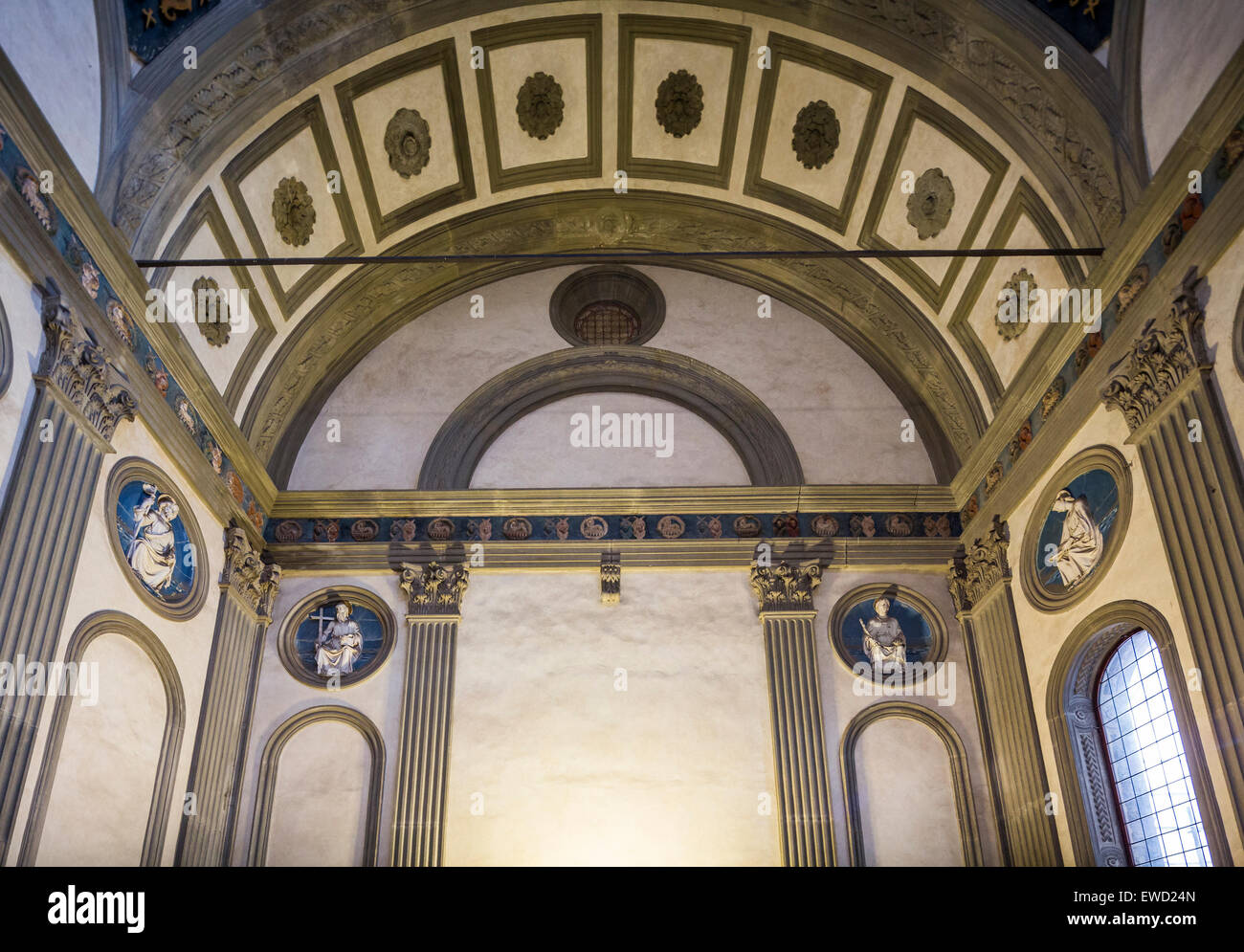 Pazzi Kapelle, Basilica di Santa Croce, Basilika des Heiligen Kreuzes