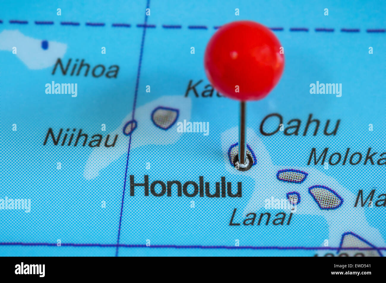 Nahaufnahme von roten Pin auf einer Karte von Honolulu, USA Stockfoto