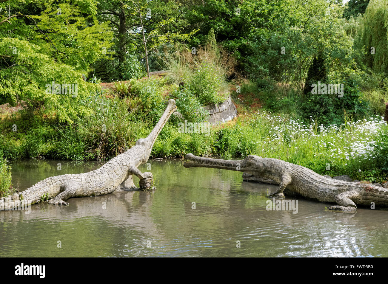 Crystal Palace Park, Skulpturen von Dinosauriern, London England Vereinigtes Königreich Großbritannien Stockfoto