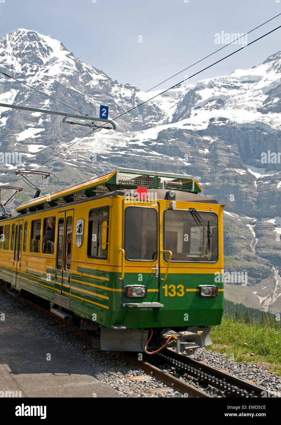 Berner Oberland-Region der Schweizer Alpen, mit der Monch in der Ferne Stockfoto