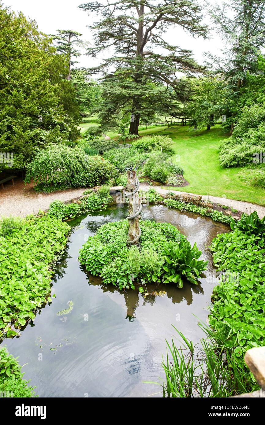 Ein Brunnen im Garten Schlange am Sezincote Haus Gloucestershire
