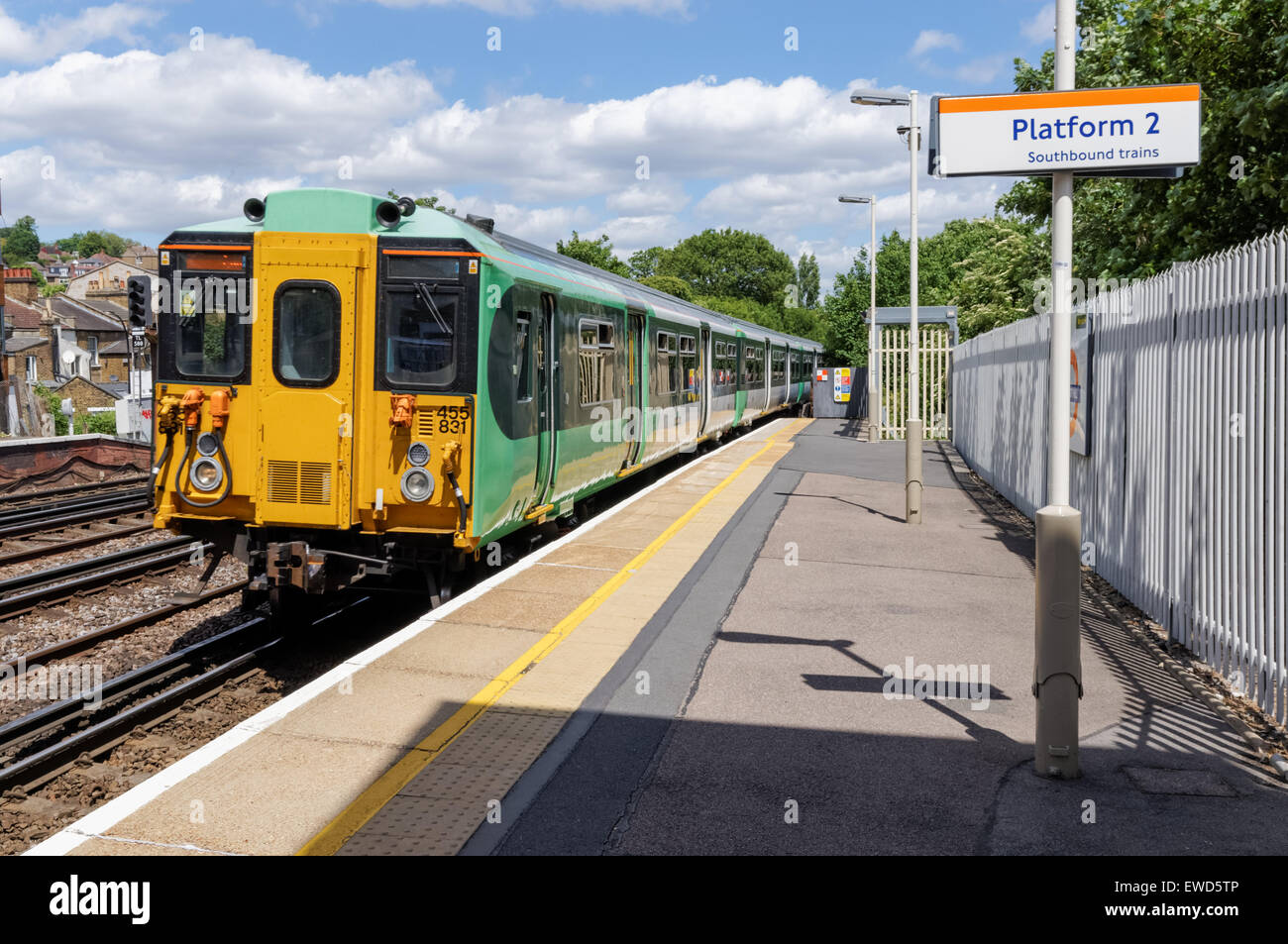 Südlichen Zug in Forest Hill Station, London England Vereinigtes Königreich UK Stockfoto