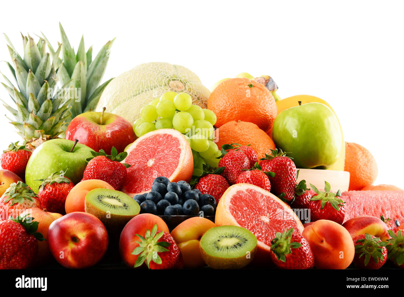 Komposition mit verschiedenen Früchten isoliert auf weißem Hintergrund Stockfoto