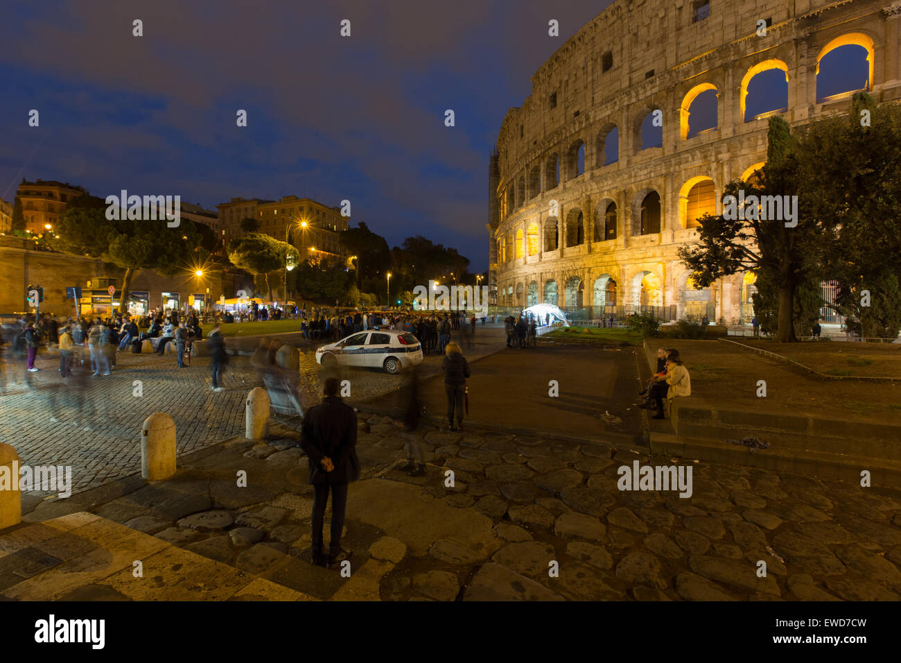 Roma (Lazio, Italien) - Kolosseum bei Nacht Stockfoto