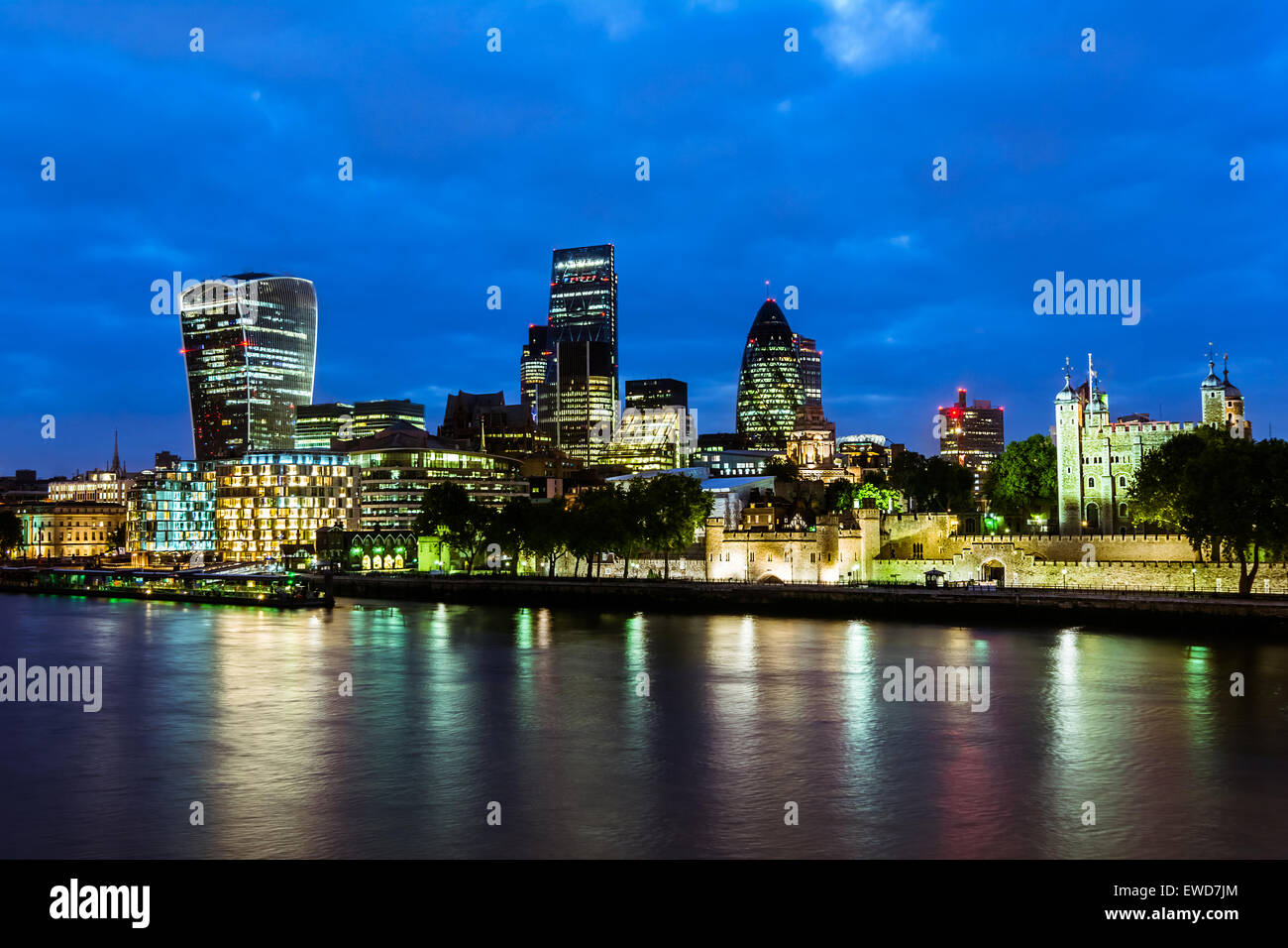 Londoner Stadtbild um Southwark, am nördlichen Ufer der Themse in der Nähe von Tower Bridge. Stockfoto