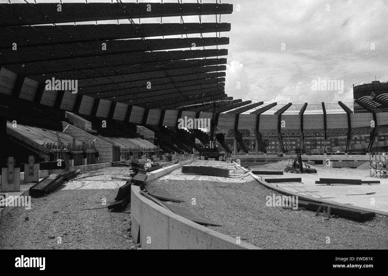 Innenansicht des Münchner Radstadions 5/6 der Bauzeit das Radfahren Stadion von München, der Standort der Olympischen Spiele 1972, im Bau. Stockfoto