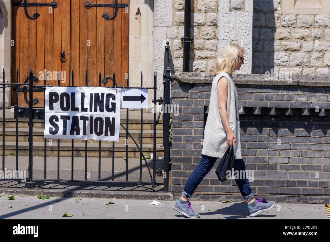 Wahllokal Zeichen, London England Vereinigtes Königreich UK Stockfoto