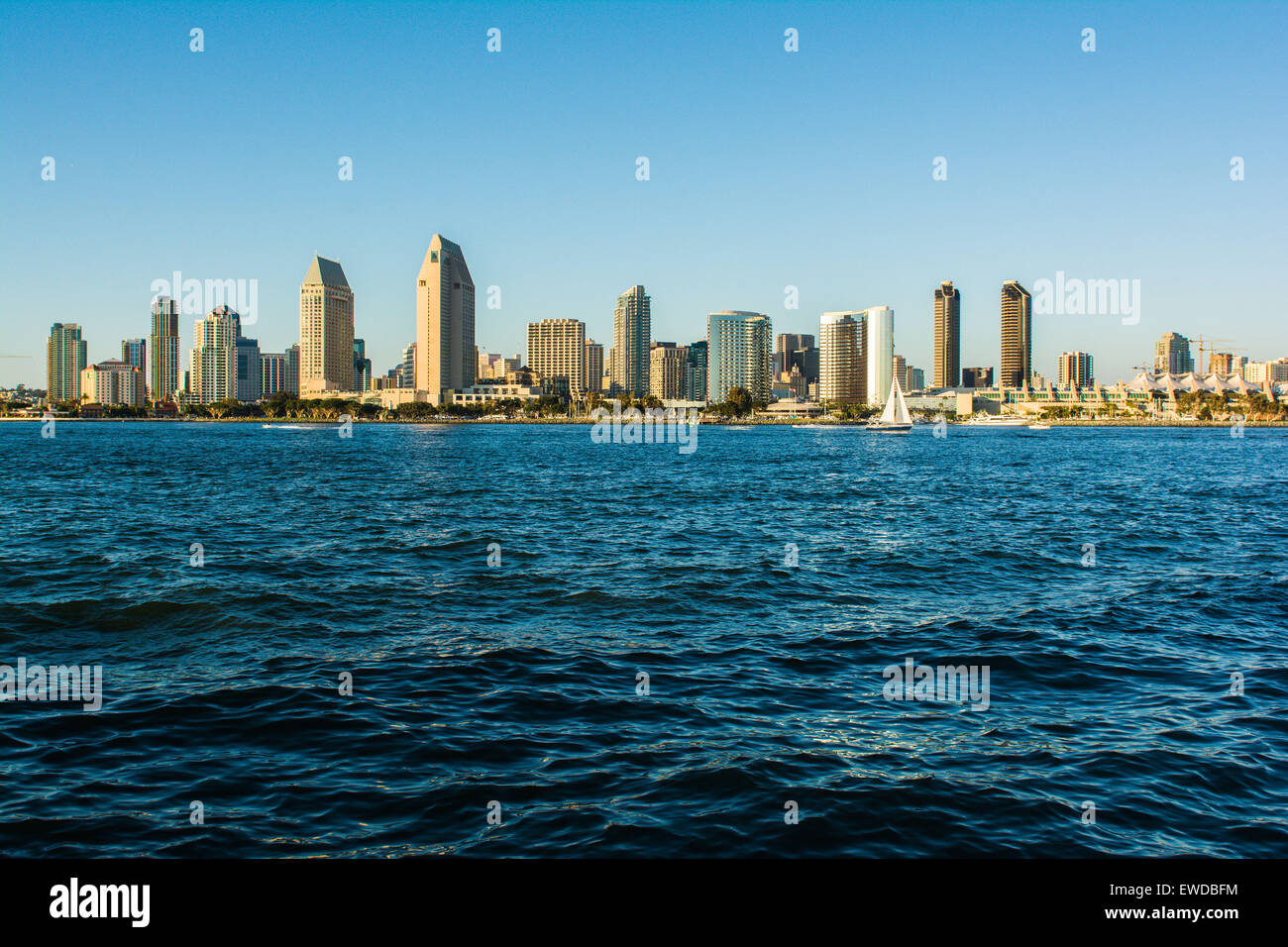 Skyline von Downtown San Diego von Coronado Island, Kalifornien, USA Stockfoto