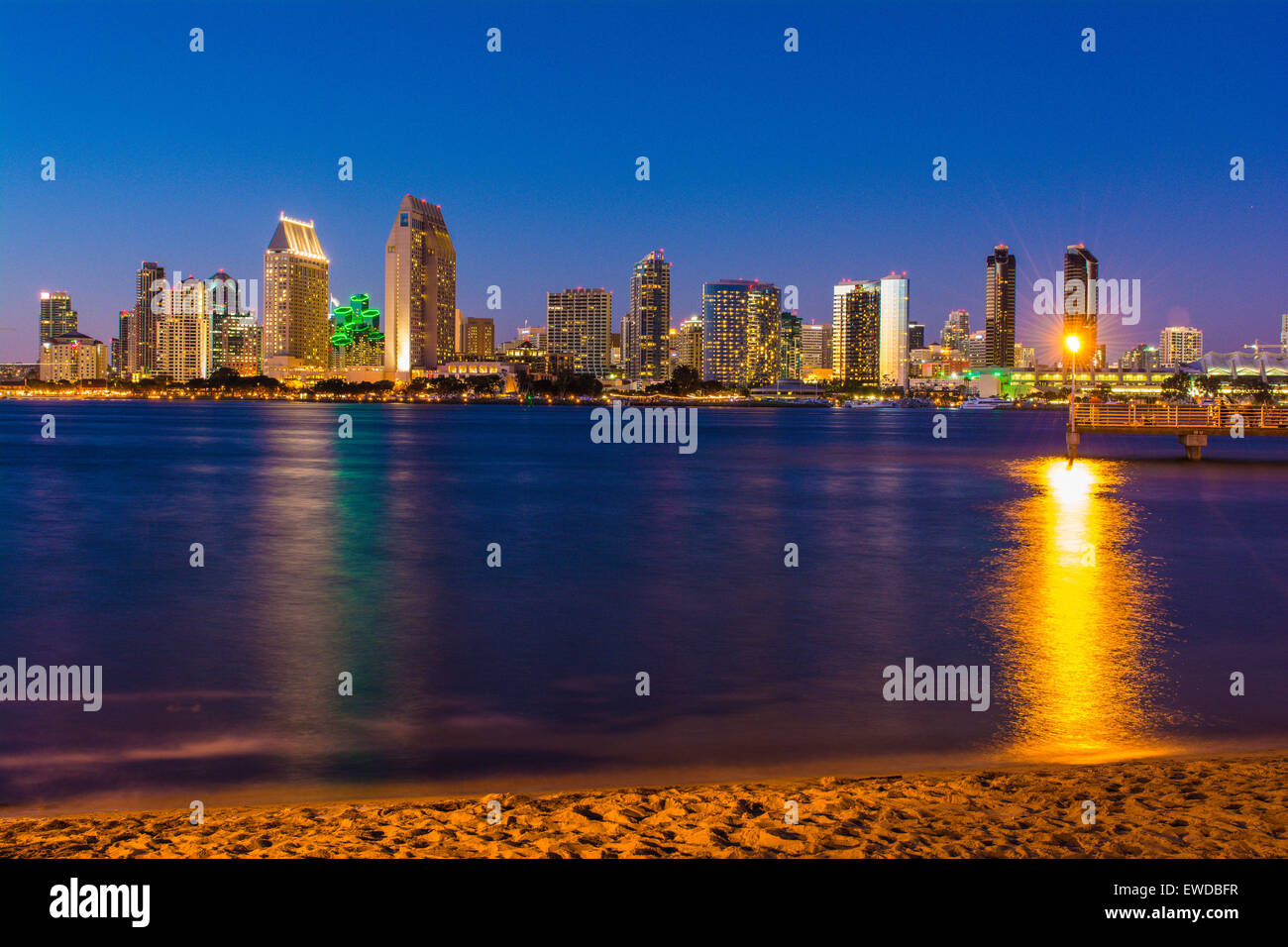 Skyline von Downtown San Diego von Coronado Island, Kalifornien, USA Stockfoto