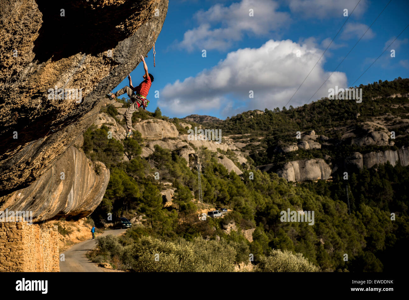 Profi-Bergsteiger Gabriele Moroni bei dem Versuch, Demencia Senil, 9a +. Margalef, Spanien. Stockfoto