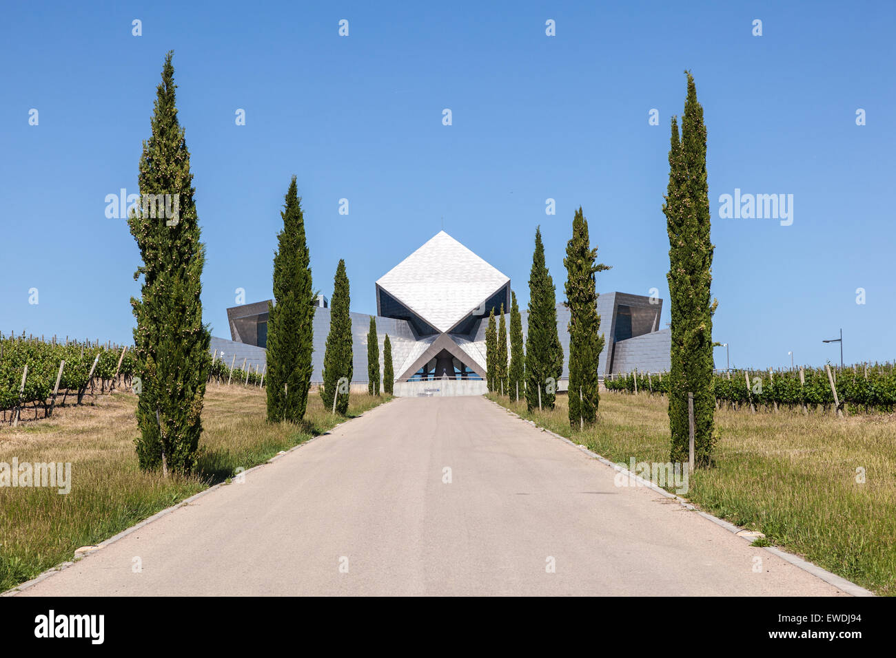 Futuristische Bürogebäude des Weinguts Sommos Bodega in Huesca, Spanien Stockfoto