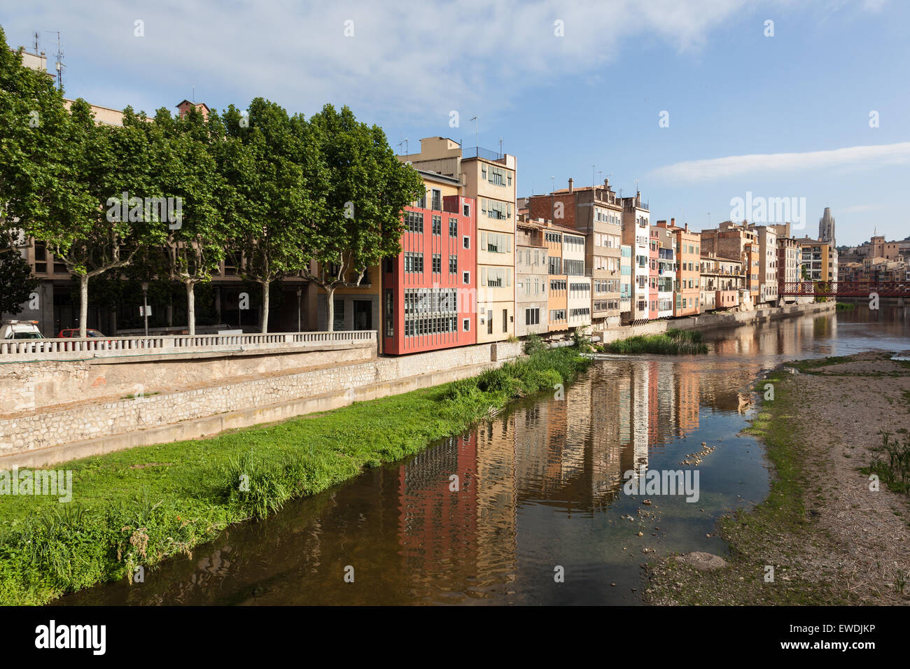 Riverside-Gebäude in der Altstadt von Girona, Katalonien, Spanien Stockfoto