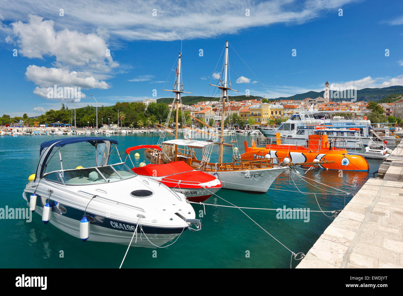 Crikvenica kleine touristische Stadt in Kroatien direkt am Meer. Stockfoto