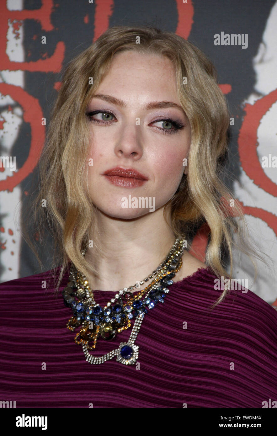 Amanda Seyfried bei der Los Angeles-Premiere von "Red Riding Hood" in der Graumans Chinese Theatre in Hollywood, USA statt. Stockfoto