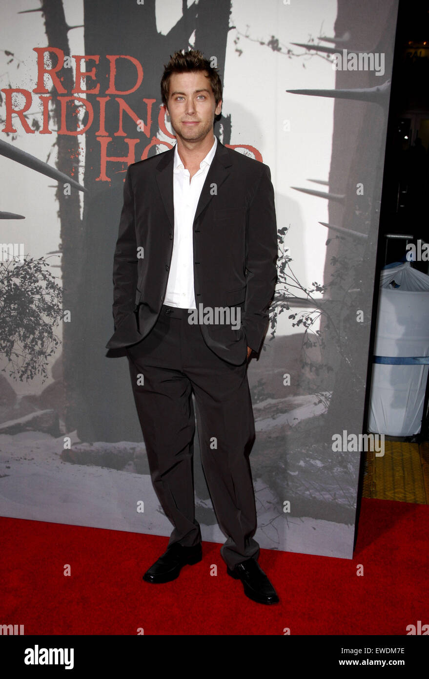 Lance Bass bei der Los Angeles-Premiere von "Red Riding Hood" in der Graumans Chinese Theatre in Hollywood, USA statt. Stockfoto