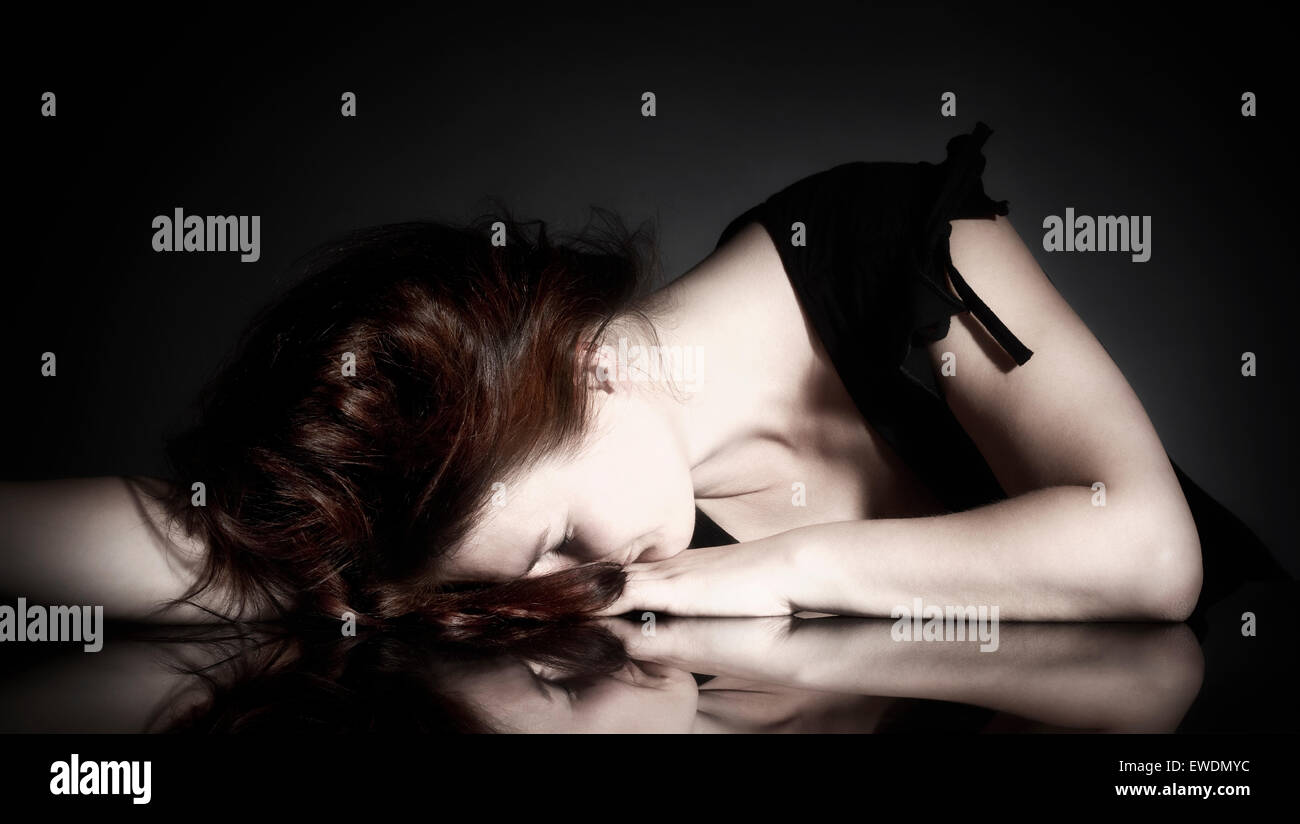 Romantisches Bild einer Frau mit geschlossenen Augen träumen Stockfoto