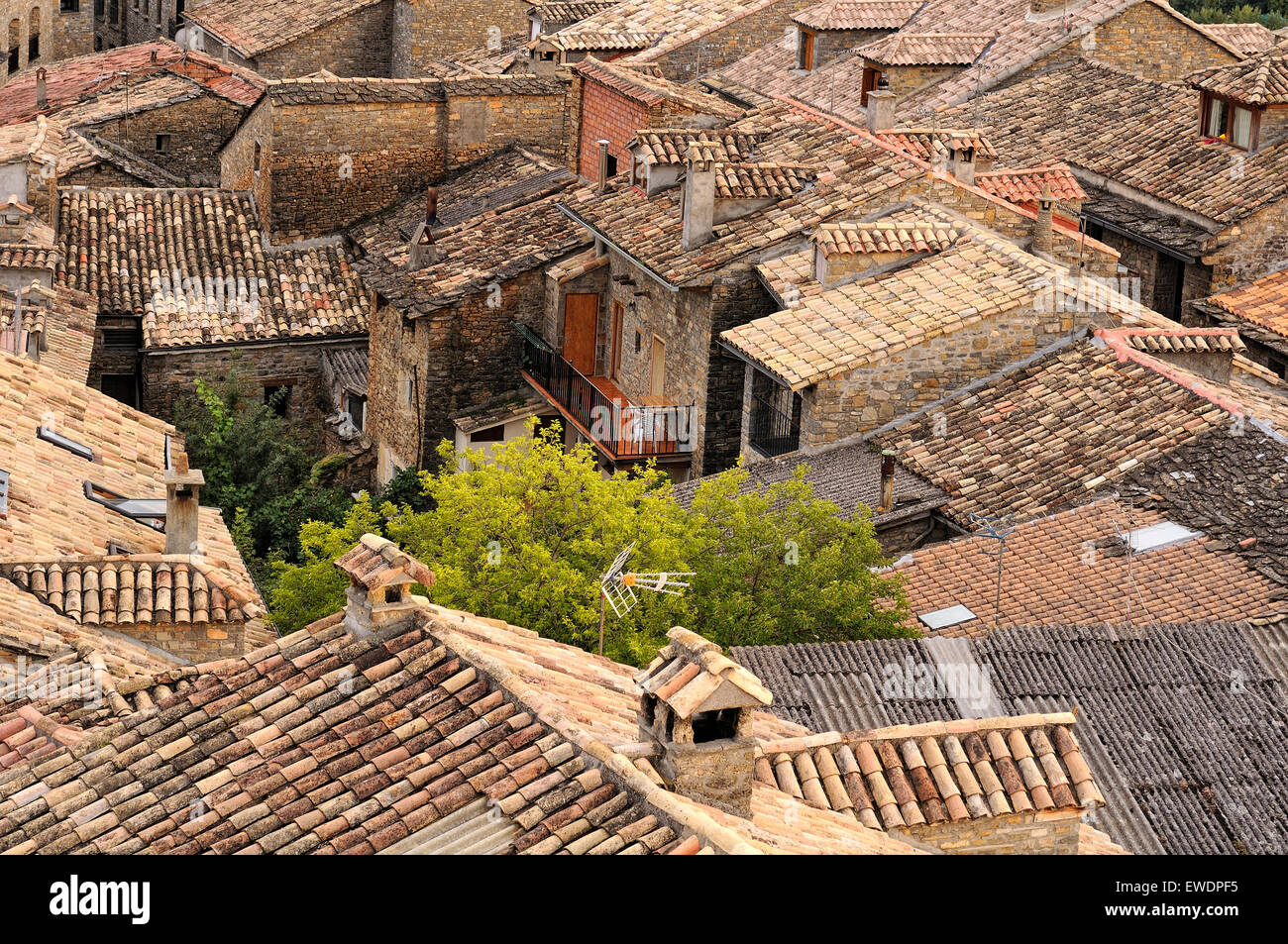 Horizontale Bild der schönen alten Häuser in Ainsa, Pyrenäen. Aragón. Spanien. Stockfoto