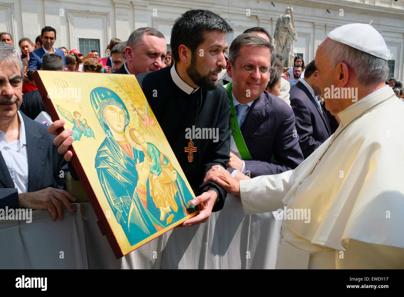 Vatikan-Stadt. 24. Juni 2015. Franziskus, Generalaudienz in Sankt Petersplatz, 24. Juni 2015 Credit: wirklich einfach Star/Alamy Live-Nachrichten Stockfoto